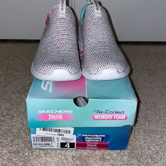Nib Skechers Girls Ultra Flex Standing 